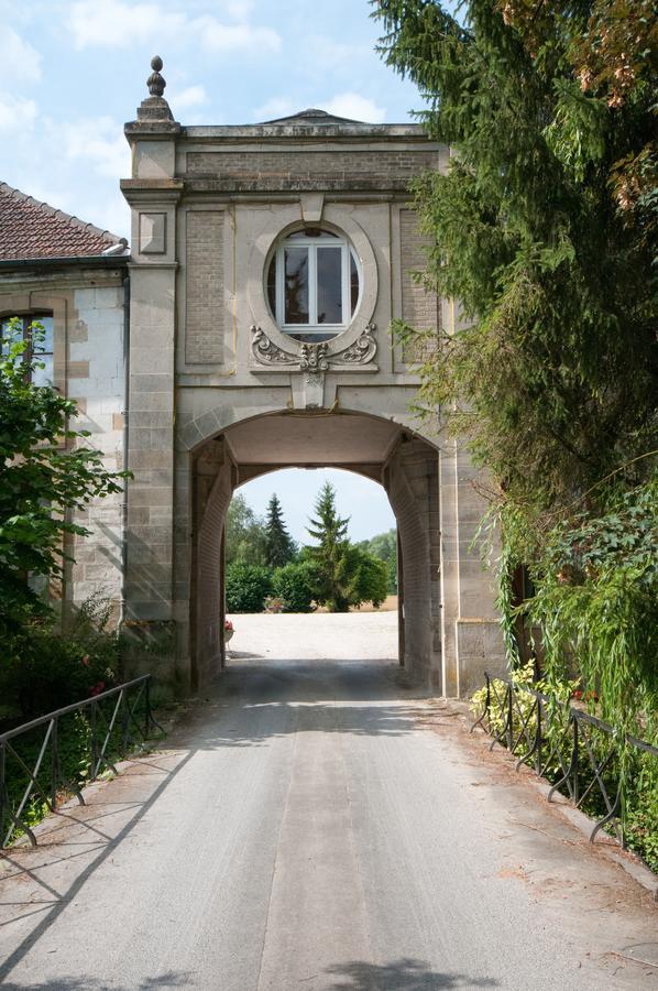 Bed and Breakfast La Janenquelle Sarry  Exterior foto