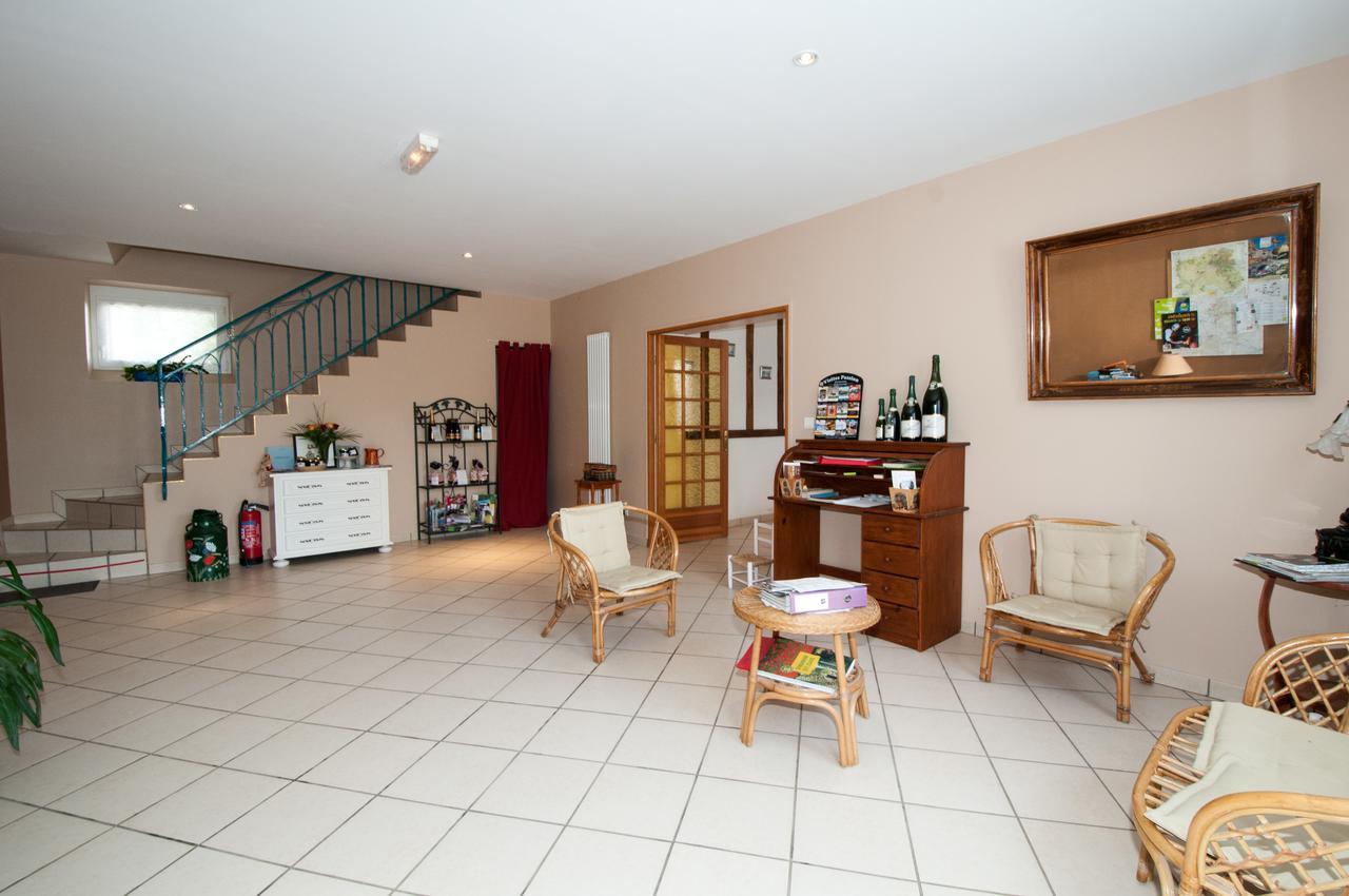 Bed and Breakfast La Janenquelle Sarry  Exterior foto